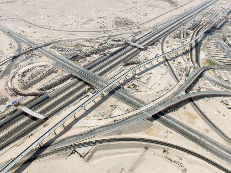 Luftaufnahme des Dukhan-Highway-Knotenpunkts in Katar